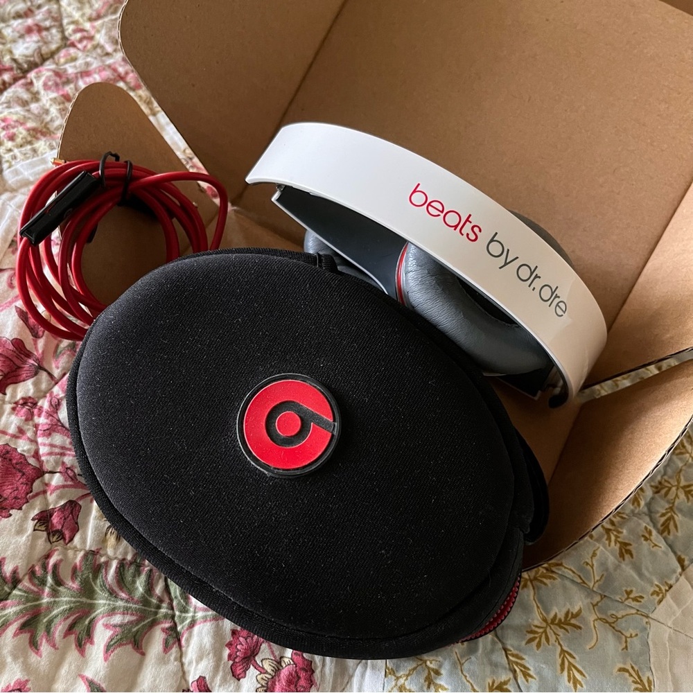Vintage Beats by Dre Solo HD White Headphones 2012 3.5mm Wired